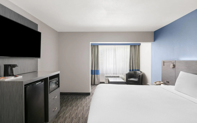 photo 5 of Travelodge Inn & Suites by Wyndham Anaheim on Disneyland Dr