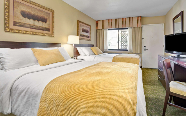 photo 5 of Travelodge by Wyndham Presidio San Francisco