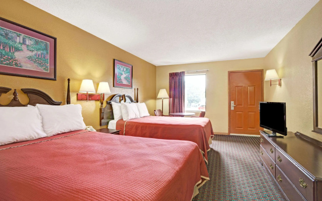 photo 3 of Travelodge by Wyndham Forest Park Atlanta South