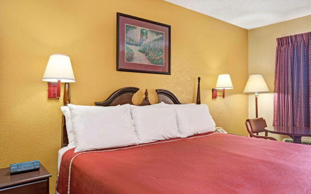 photo 5 of Travelodge by Wyndham Forest Park Atlanta South