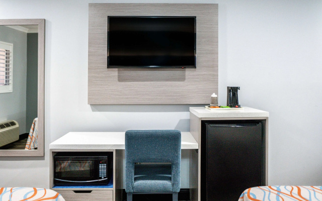 photo 5 of Travelodge Inn & Suites by Wyndham Bell Los Angeles Area