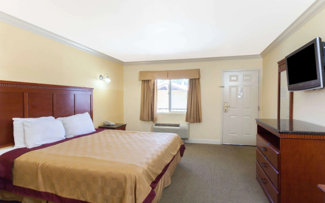 photo 2 of Travelodge by Wyndham Brea