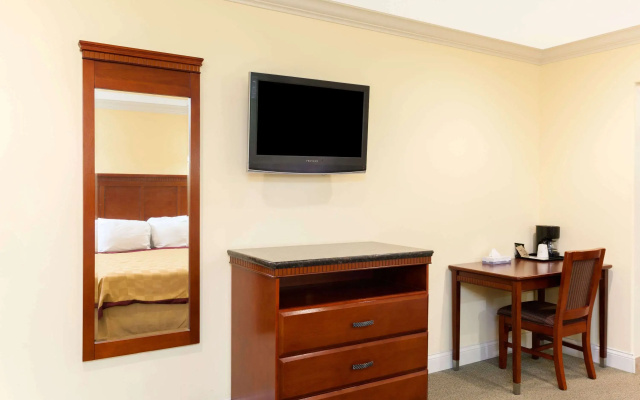 photo 3 of Travelodge by Wyndham Brea