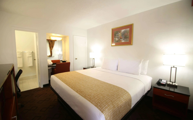 photo 4 of Travelodge by Wyndham Burbank-Glendale
