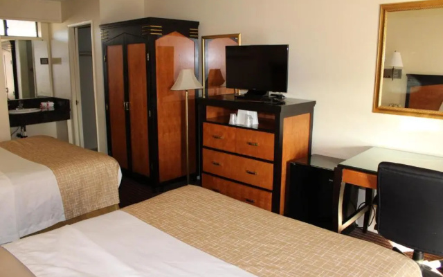 photo 3 of Travelodge by Wyndham Buena Park