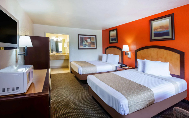 photo 2 of Travelodge by Wyndham Houston Hobby Airport