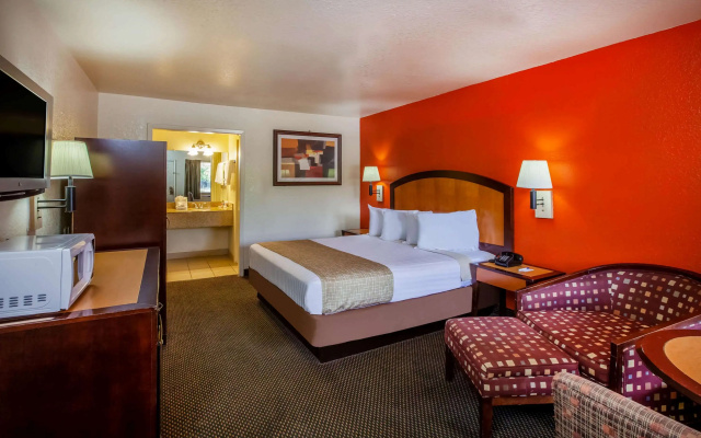 photo 5 of Travelodge by Wyndham Houston Hobby Airport