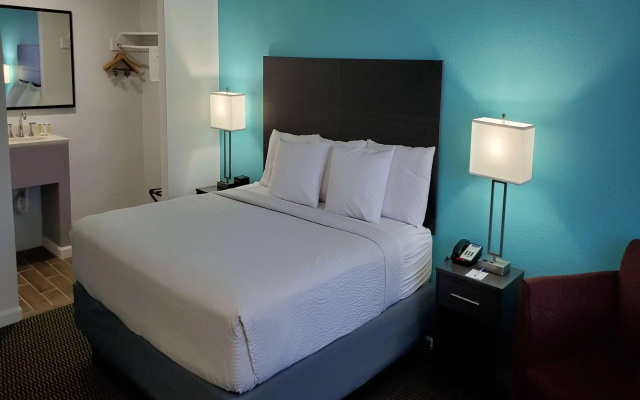 photo 4 of Travelodge by Wyndham Livonia/Canton/Novi Detroit Area