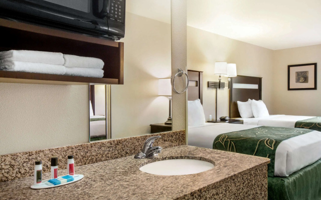 photo 4 of Travelodge by Wyndham Livonia