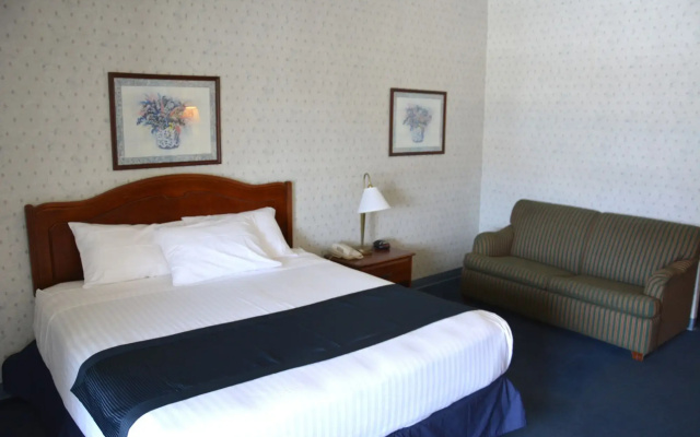 photo 2 of Travelodge by Wyndham Milwaukee