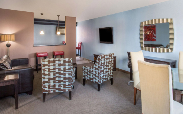 photo 4 of Travelodge by Wyndham Las Vegas Center Strip