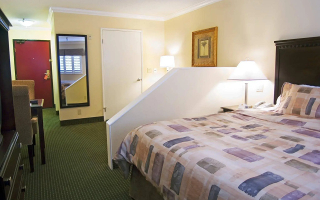 photo 2 of Travelodge by Wyndham Chatsworth
