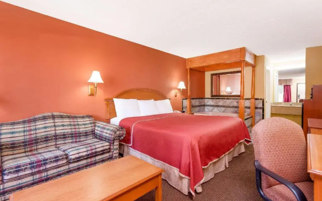 photo 2 of Travelodge By Wyndham Chattanooga Hamilton Place
