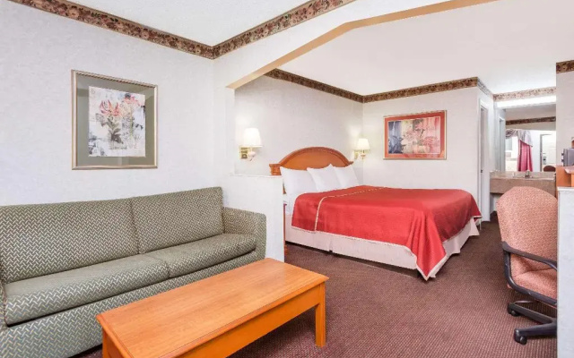 photo 5 of Travelodge By Wyndham Chattanooga Hamilton Place