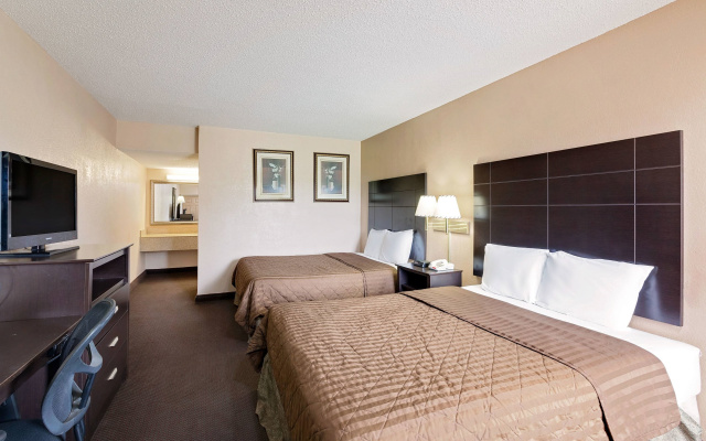 photo 4 of Travelodge Cleveland Lakewood