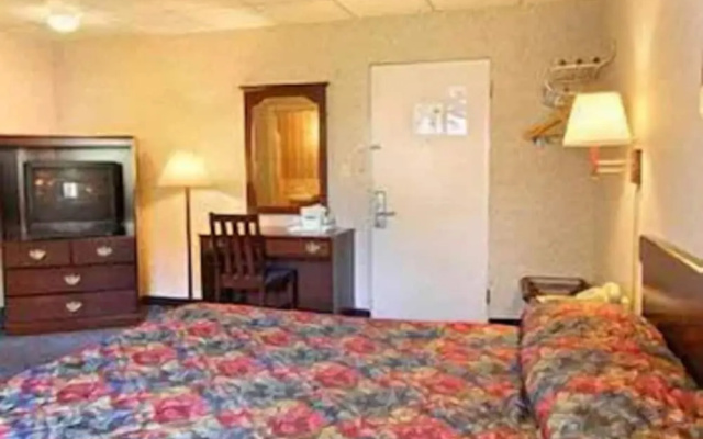 photo 5 of Travelodge Cleveland Lakewood
