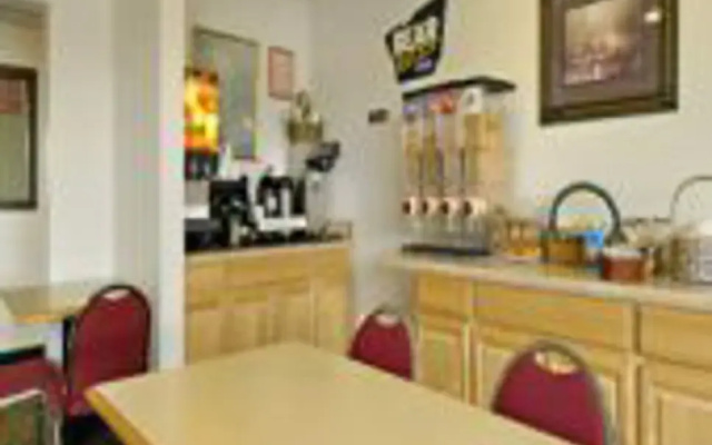 photo 2 of Travelodge Clinton