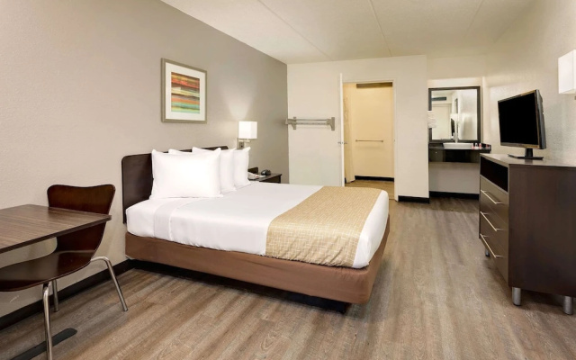 photo 3 of Travelodge College Park