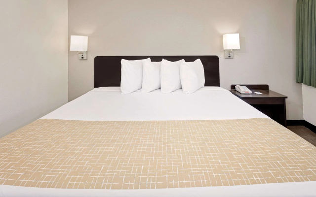 photo 4 of Travelodge by Wyndham College Park