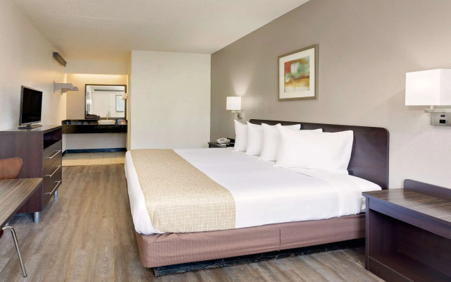 photo 5 of Travelodge by Wyndham College Park