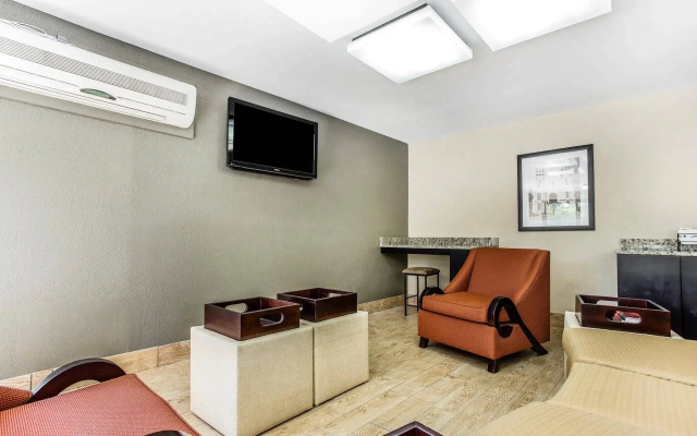 photo 2 of Quality Inn & Suites Columbia