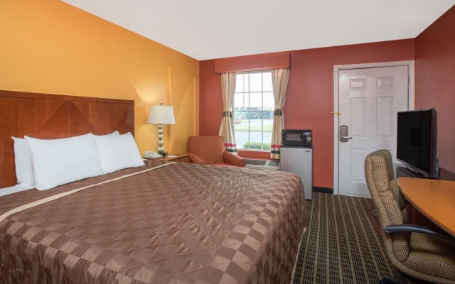 photo 2 of Travelodge Commerce