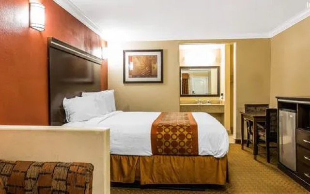 photo 4 of Travelodge Corona