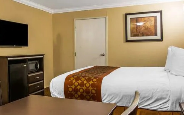 photo 5 of Travelodge Corona