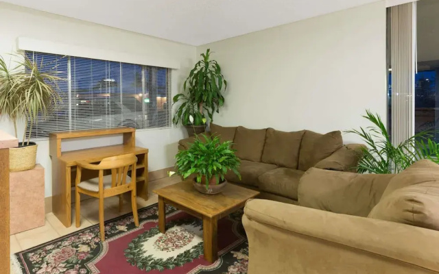 photo 3 of Travelodge Cortez