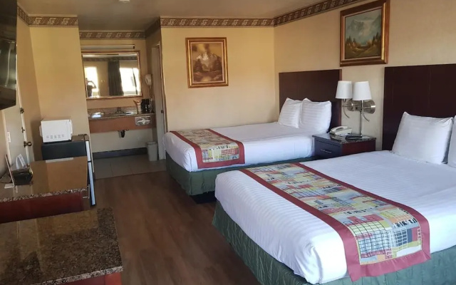 photo 3 of Travelodge Costa Mesa Newport Beach Hacienda