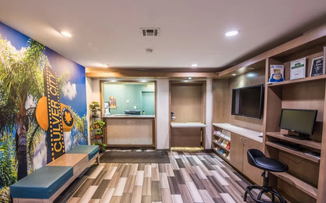 photo 2 of Travelodge Culver City