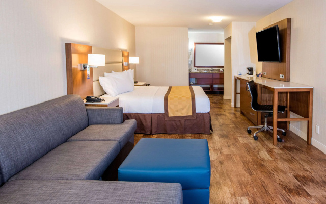 photo 3 of Travelodge by Wyndham Culver City
