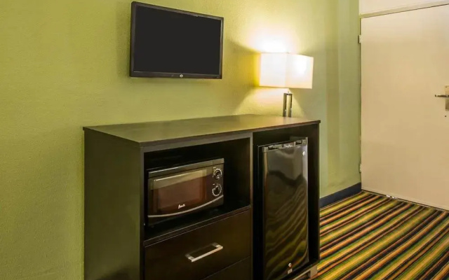 photo 2 of Travelodge Davenport