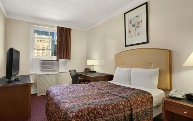 photo 2 of Travelodge by Wyndham Downtown Chicago