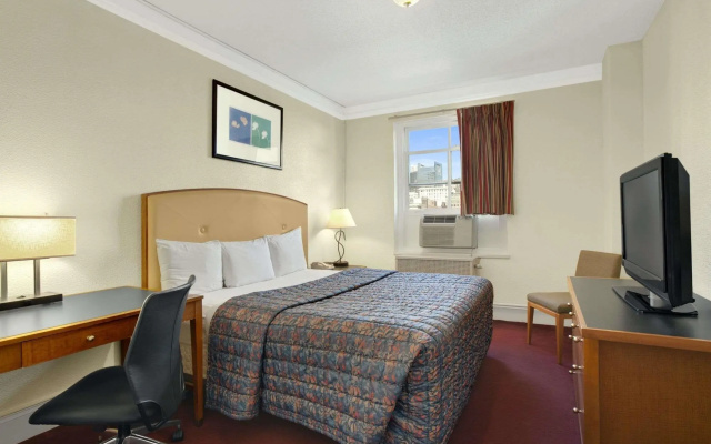 photo 4 of Travelodge by Wyndham Downtown Chicago