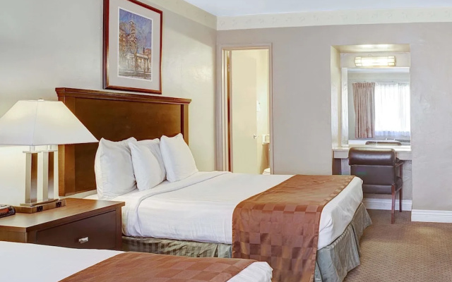 photo 2 of Travelodge Everett City Center