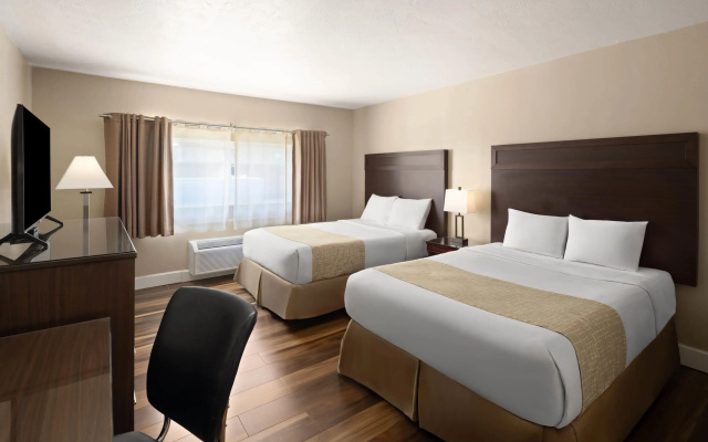 photo 2 of Travelodge by Wyndham Everett City Center