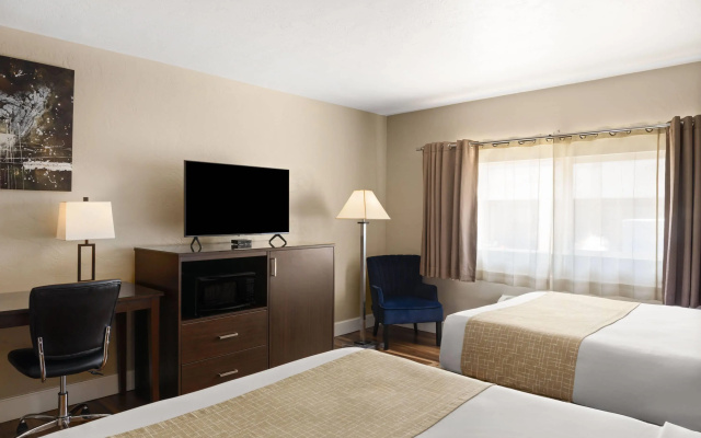 photo 3 of Travelodge by Wyndham Everett City Center