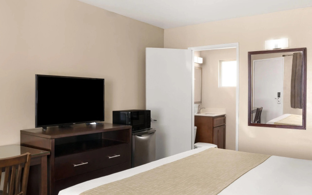 photo 4 of Travelodge by Wyndham Everett City Center