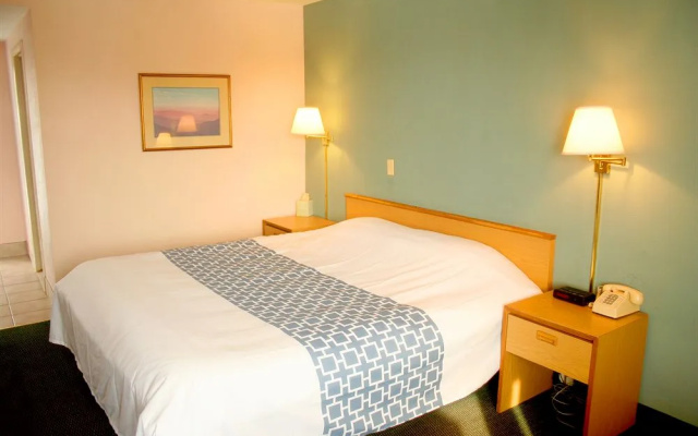 photo 5 of Finger Lakes Hotel