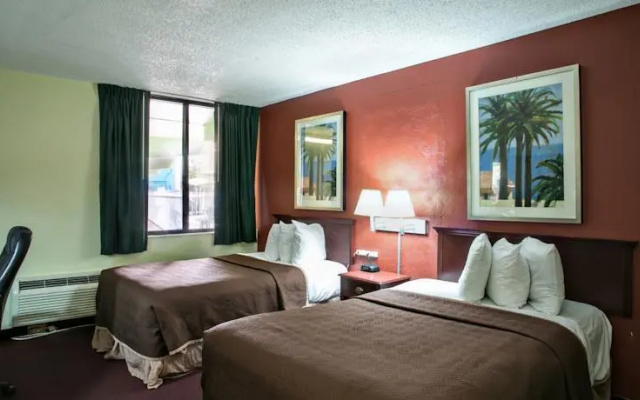 photo 2 of Travelodge Fort Lauderdale Beach