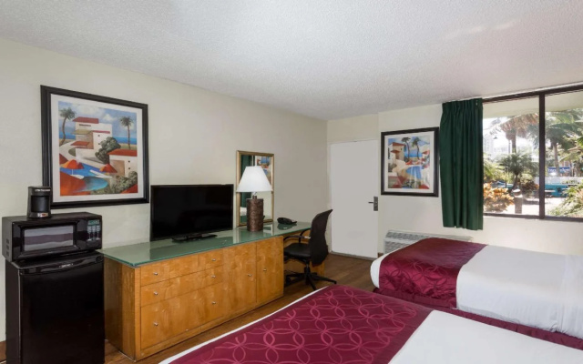 photo 2 of Travelodge by Wyndham Fort Lauderdale Beach
