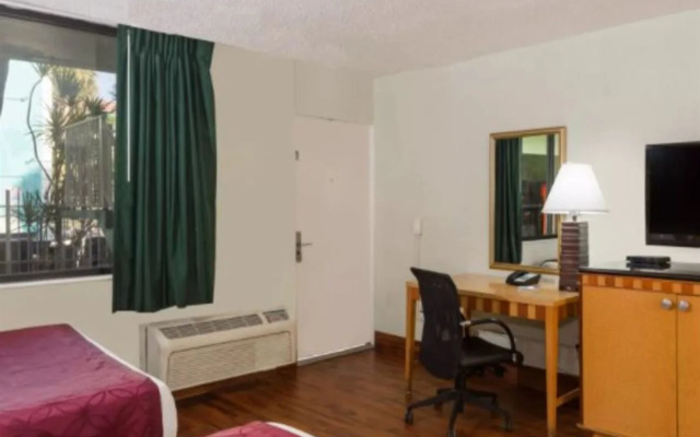 photo 3 of Travelodge by Wyndham Fort Lauderdale Beach