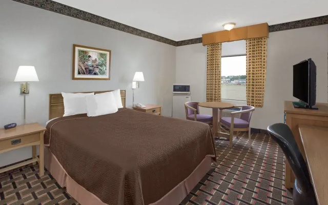 photo 2 of Travelodge Grand Rapids