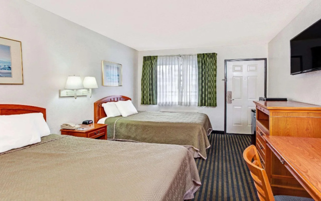 photo 5 of Travelodge by Wyndham Hollywood-Vermont/Sunset