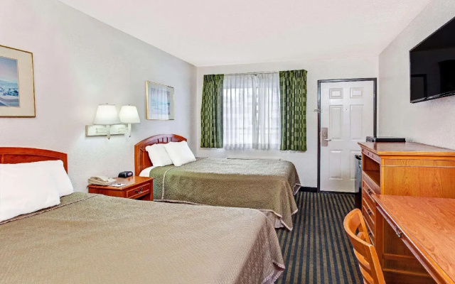 photo 3 of Travelodge Hollywood-Vermont/Sunset