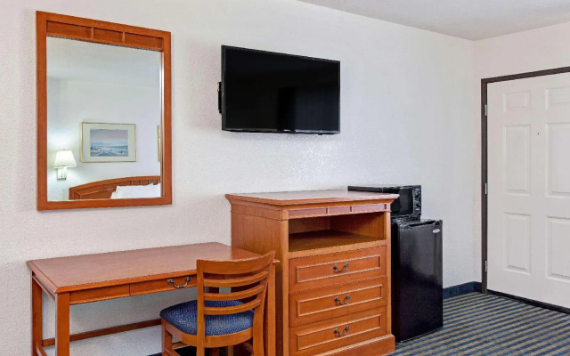 photo 4 of Travelodge Hollywood-Vermont/Sunset