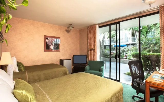 photo 4 of Travelodge at LAX Airport