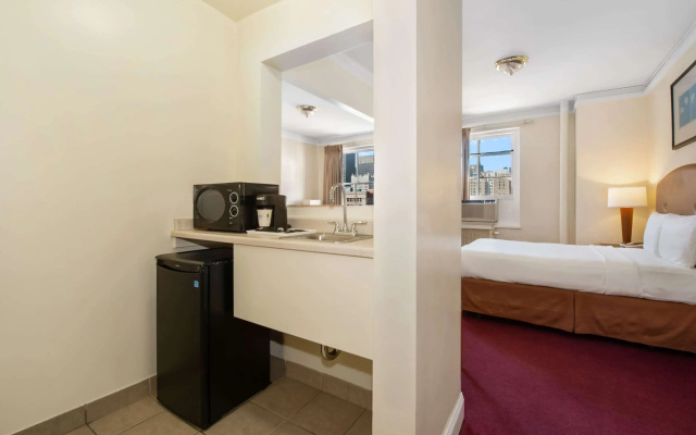 photo 4 of Travelodge by Wyndham Downtown Chicago