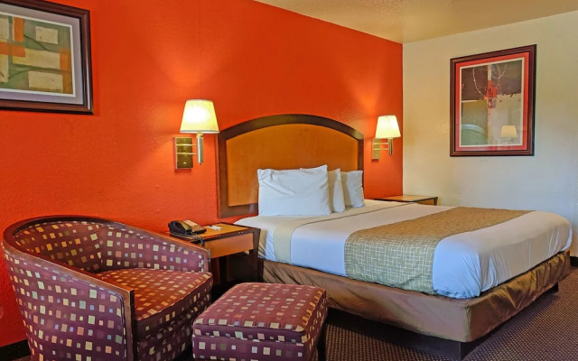 photo 3 of Travelodge Houston Hobby Airport